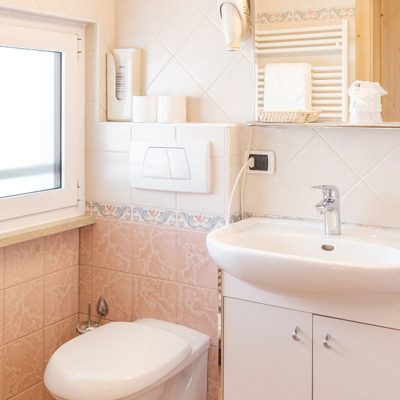 WEB-Interni-Cristallo-Frizzera-bagno